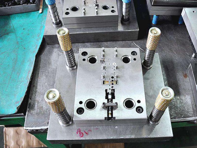 新巴尔虎左旗模具制造-01